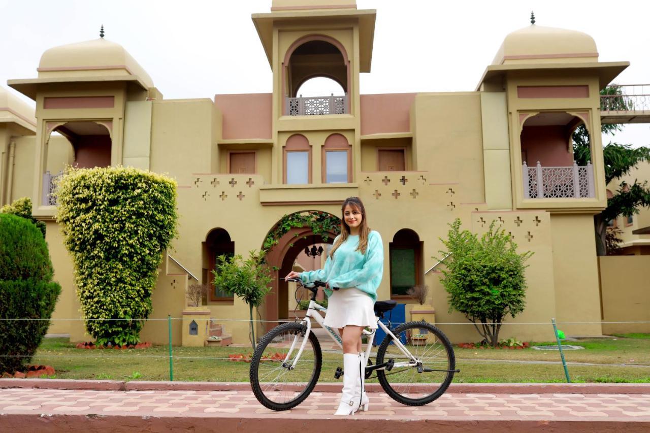Heritage Village Resort & Spa Manesar-גורגאון מראה חיצוני תמונה