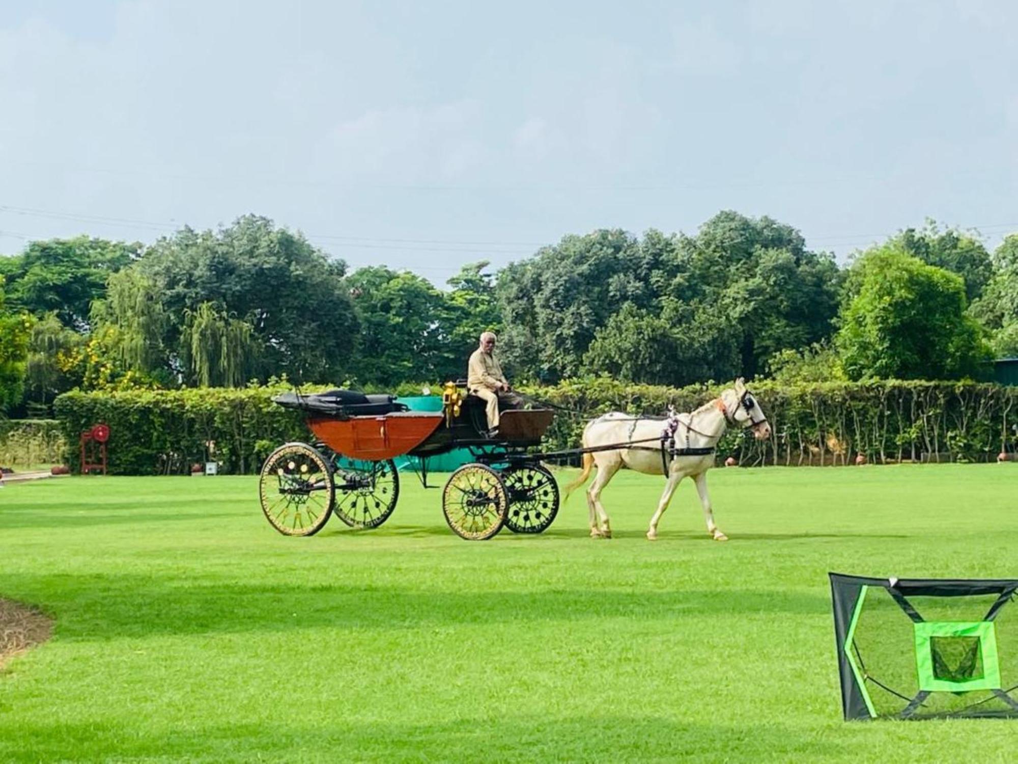 Heritage Village Resort & Spa Manesar-גורגאון מראה חיצוני תמונה